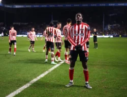 Eliezer Mayenda Cetak Gol Kunci, Bawa Sunderland Ke Puncak Awal di Bournemouth