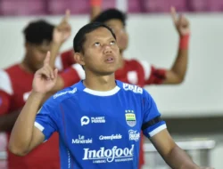 Adam Alis Buka Rahasia Sukses Persib Bandung: Rendah Hati, Fokus, dan Target Hattrick di Idul Fitri