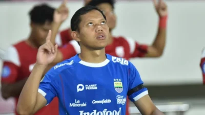 Adam Alis Buka Rahasia Sukses Persib Bandung: Rendah Hati, Fokus, dan Target Hattrick di Idul Fitri