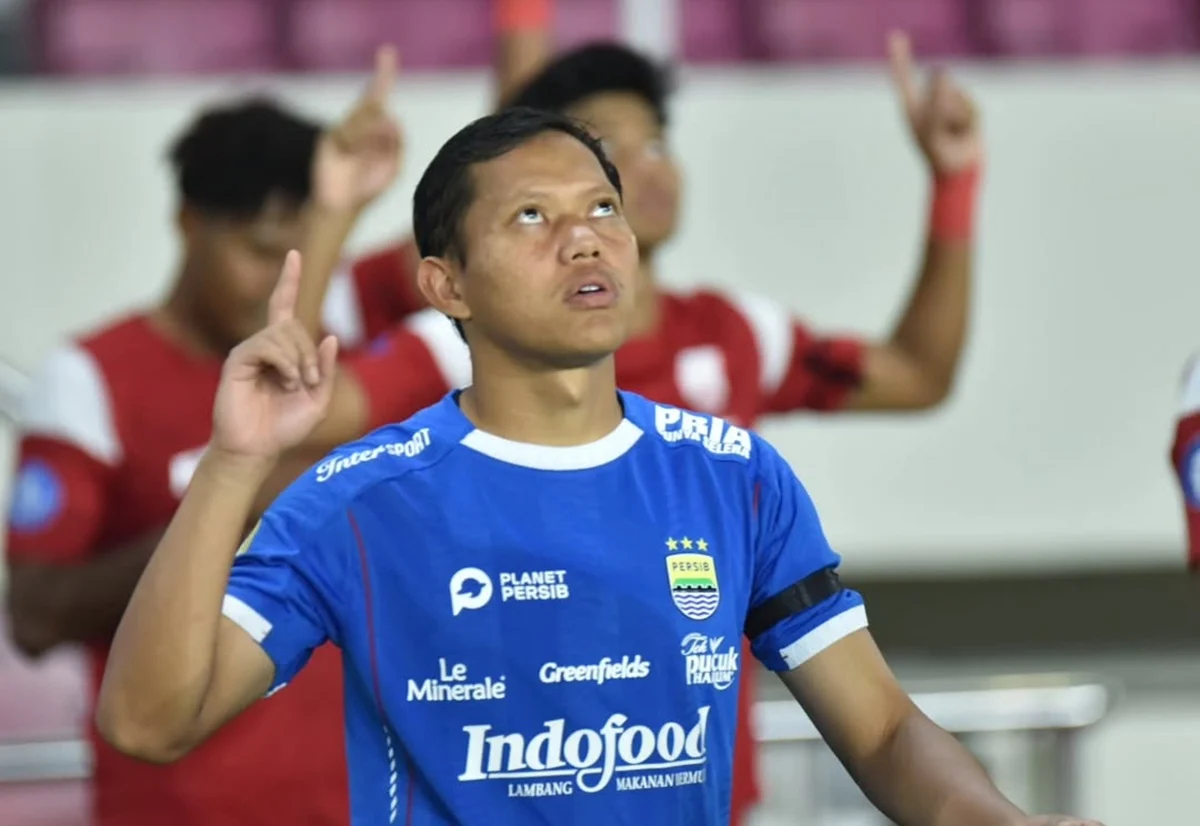 Adam Alis Buka Rahasia Sukses Persib Bandung: Rendah Hati, Fokus, dan Target Hattrick di Idul Fitri