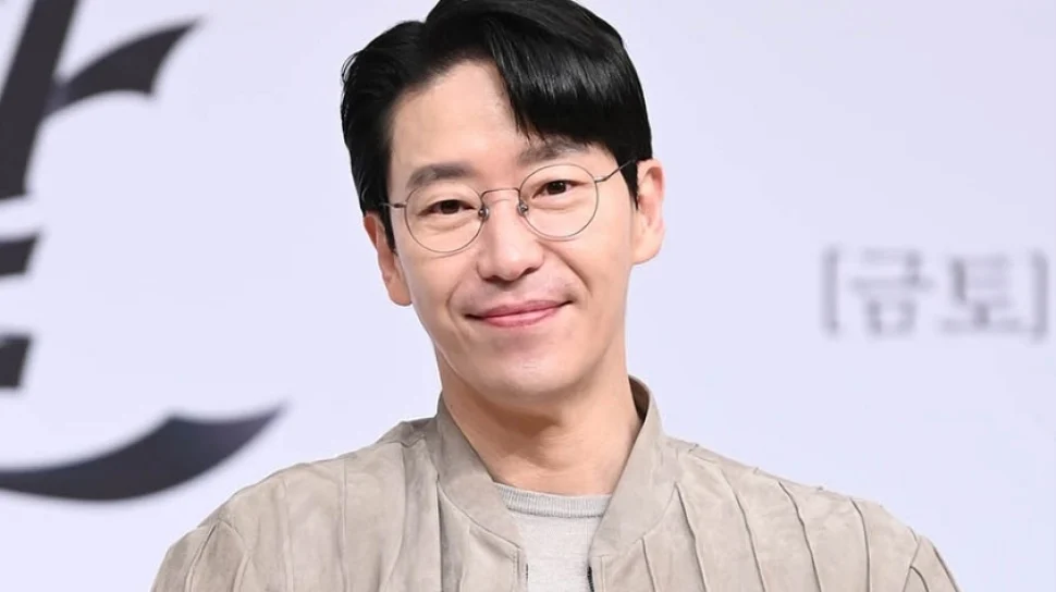 Aktor Korea Go Joon Umumkan Pernikahan, Membantah Isu Kehamilan Calon Istri
