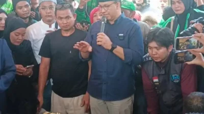 Anies Baswedan Tiba di KontraS: Kunjungan Mengejutkan ke Korban Penyiraman Air Keras, Apa Kata Mereka?