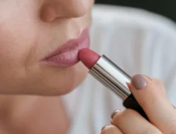 Anti Pudar, Makan Ketupat Tetap On! Ini Lipstik yang Tahan Lama Ini buat Lebaran