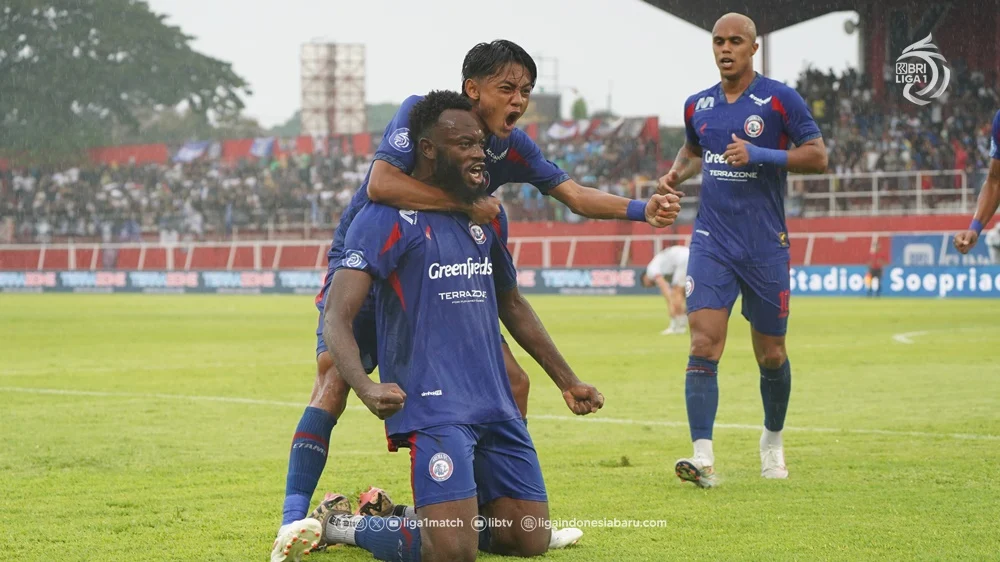 Arema FC Terpuruk: Empat Kekalahan Beruntun, Krisis Kartu Merah, dan Persaingan Top Skorer Mengancam Posisi