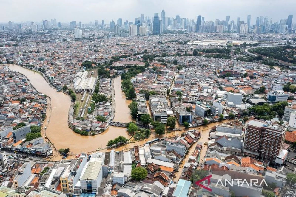 Banjir Jakarta Terparah: Curah Hujan 264 mm Bikin 16 RT di Barat Masih Tergenang