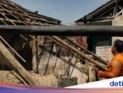 Belasan Rumah Warga Ambruk karena Angin Kencang, BPBD Sikka Janji Salurkan Bantuan