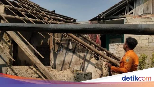 Belasan Rumah Warga Ambruk karena Angin Kencang, BPBD Sikka Janji Salurkan Bantuan