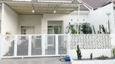 Berita Properti Terpopuler: Inspirasi Warna Pagar PVC, Tips Cuci Karpet, dan Ide Ruang Tamu dengan Tanaman Gantung