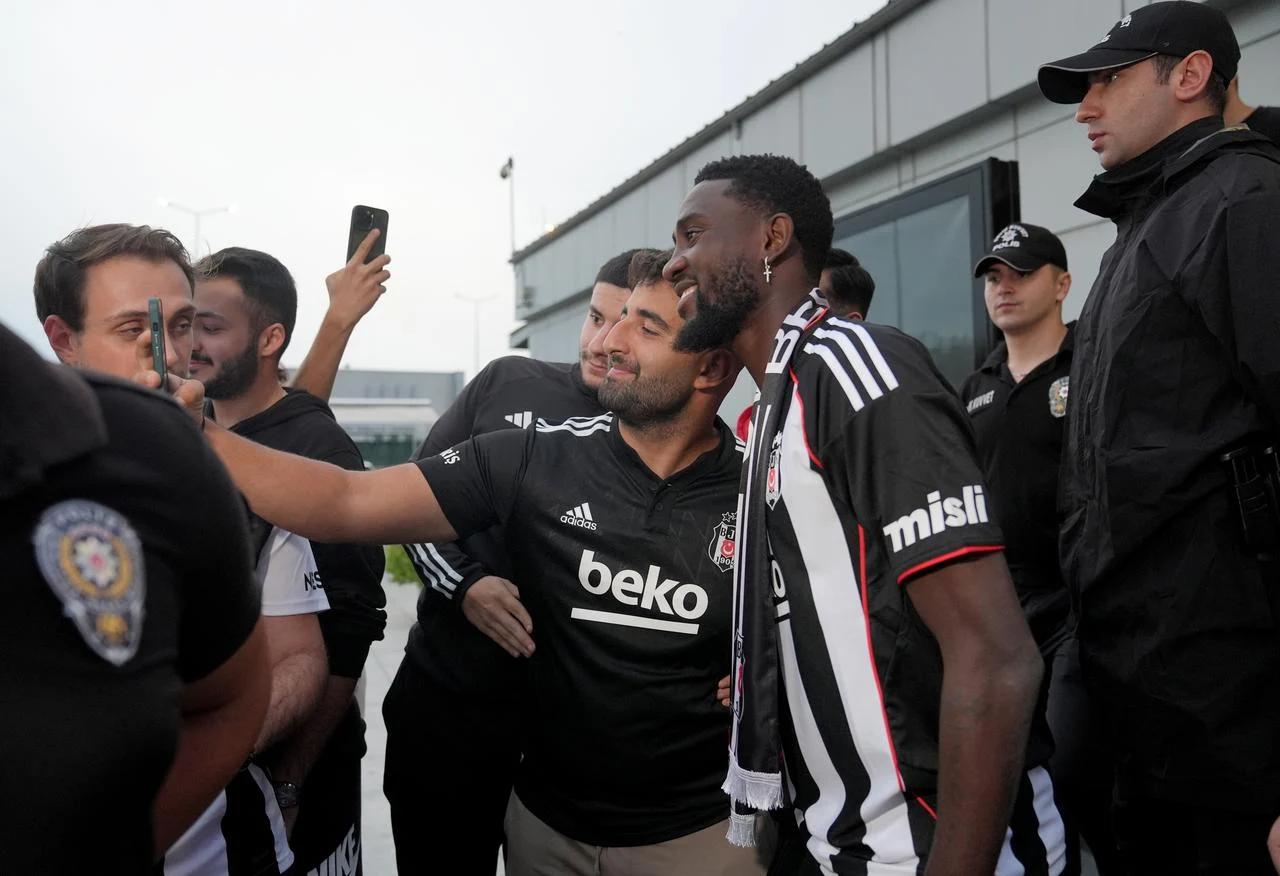 BESIKTAS DI PERSIMPANGAN: Transfer Ndidi ke Manchester United & Perjuangan EuroCup Membuat Penggemar Bergairah