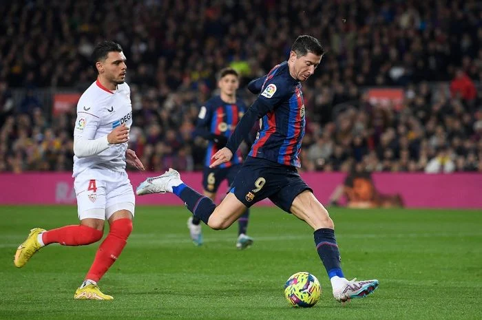 Bongkar Duel Barcelona vs Sevilla: Talenta Muda, Tantangan Ganda, dan Dampak Penalty Lewandowski