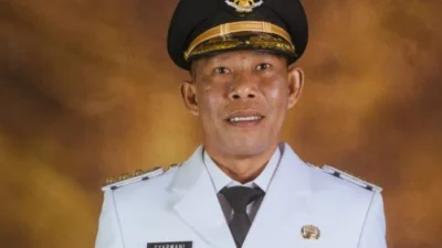 Bupati Bulungan Syarwani Tampil Sederhana di Pasar, Kontras Tajam dengan Gaya Formal Gubernur Kaltim