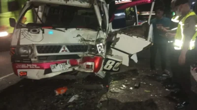 Bus Ringsek di Surakarta Akibat Motor Berhenti di Tengah Jalan, 4 Penumpang Luka Parah