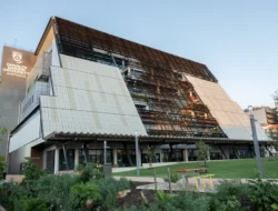 Charles Darwin University Batalkan Rencana Pembukaan Kampus di London