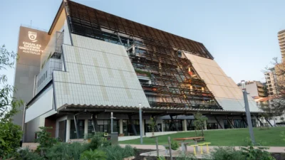 Charles Darwin University Batalkan Rencana Pembukaan Kampus di London