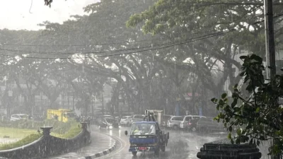 Cuaca Hari Ini: Hujan Ringan di Malang, Hujan Lebat di Jawa Barat, dan Langit Berawan di Sorong