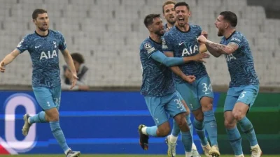 Debut Horor Antonin Kinsky di Liga Champions Memicu Rencana Pinjaman Besar Tottenham