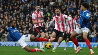 Derby County Raih Kemenangan Dramatis di Portsmouth, Szmodics Jadi Pahlawan dan Ebou Adams Tunjukkan Sportivitas Tinggi