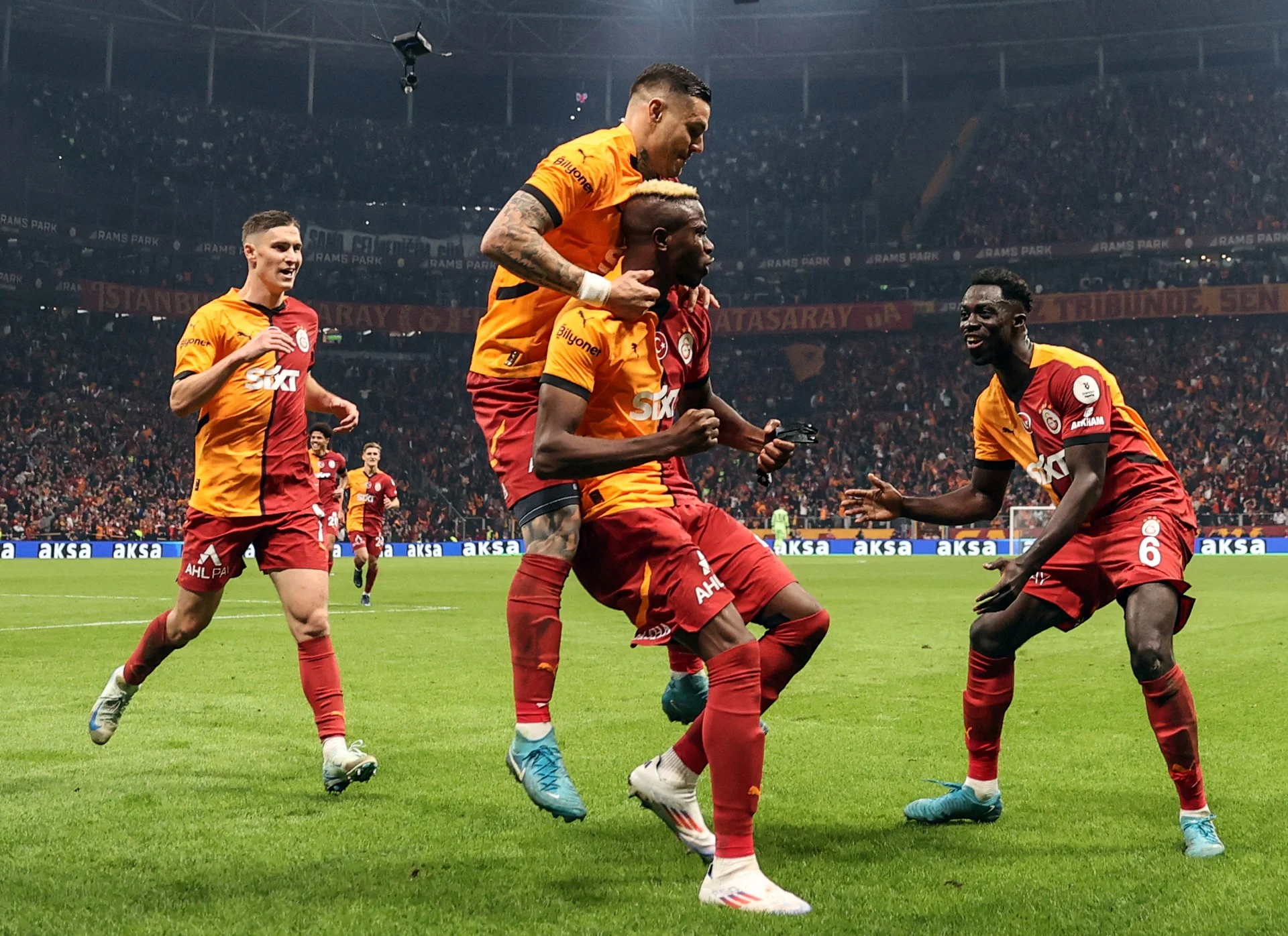 Derby Istanbul: Osimhen Angkat Galatasaray ke Puncak Setelah Kemenangan Dramatis 1‑0 atas Beşiktaş
