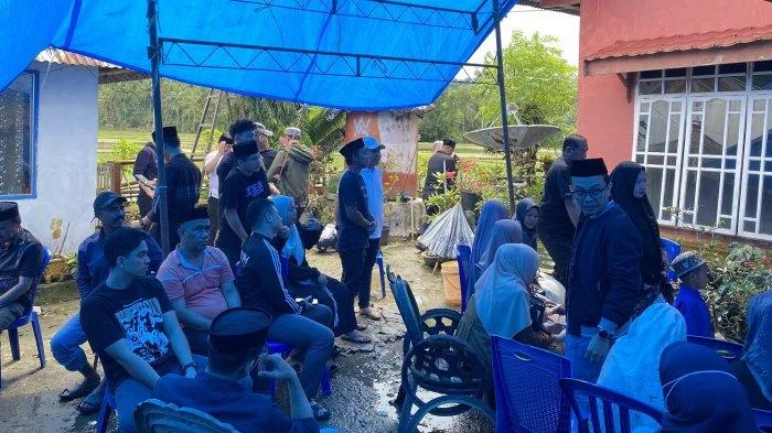 Deretan Selebriti Berduka, Melayat di Rumah Duka Vidi Aldiano: Kehormatan Terakhir di Tengah Hujan dan Haru