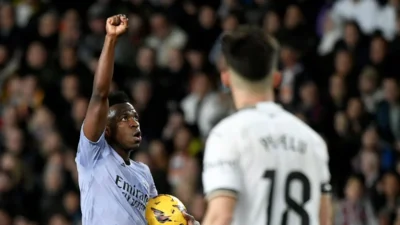 Drama di Mestalla: Valencia Selamatkan Posisi dengan Kemenangan 3-2 atas Alavés