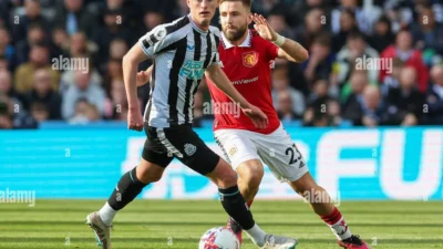 Drama di St James’ Park: Luke Shaw Terserang Elbow Dan Burn, Cedera Baru, dan Kemenangan Newcastle 2-1 atas Manchester United