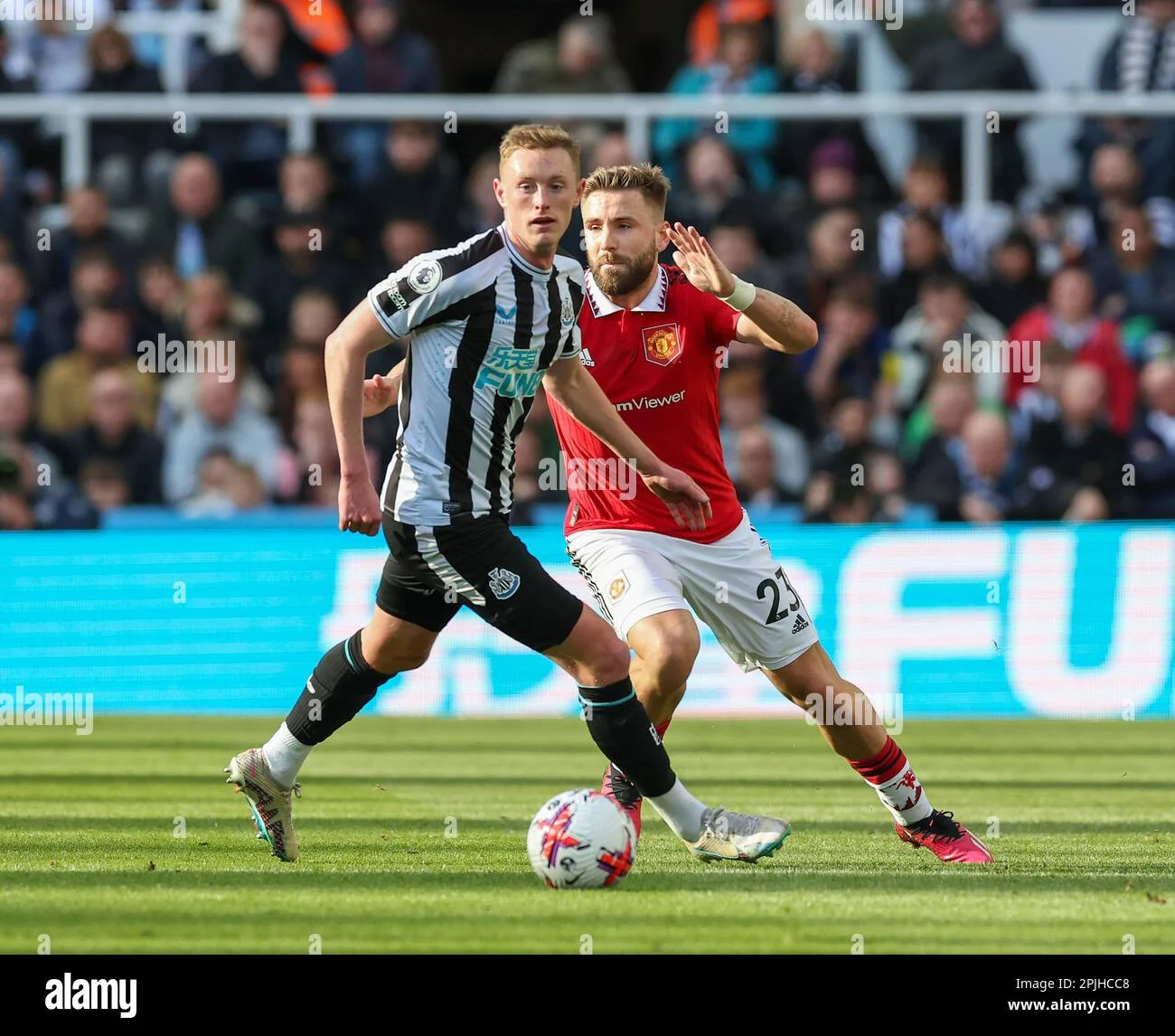Drama di St James’ Park: Luke Shaw Terserang Elbow Dan Burn, Cedera Baru, dan Kemenangan Newcastle 2-1 atas Manchester United