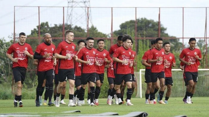 Drama Latihan di JIS: Manajer Borneo Marah, Persija Klarifikasi, dan Borneo Jadi Tim Pertama Latihan Resmi di Stadion!