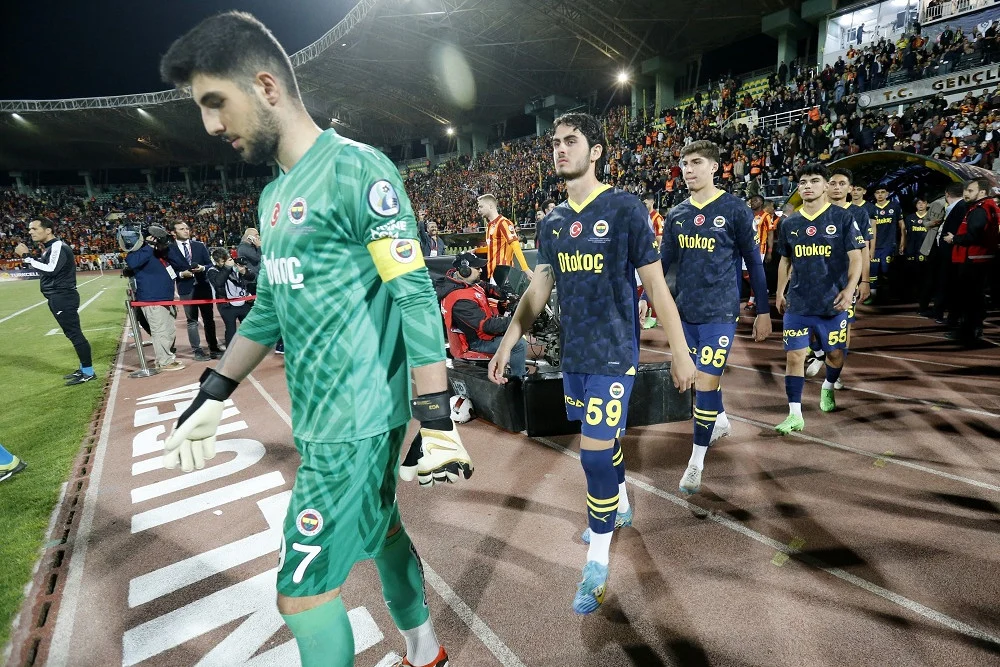 Drama Memanas di Piala Turki: Fenerbahçe Tanpa Pelatih, Galatasaray Tak Terkalahkan, dan Paul Onuachu Jadi Sorotan