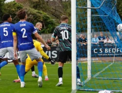 Drama Menegangkan Braintree Town: Kegagalan 2-1 vs Carlisle United Mengguncang Papan Relegasi