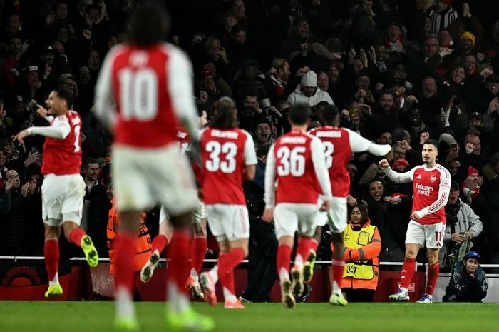 Drama Pekan Ke-23 Liga Inggris: Arsenal dan Chelsea Gagal Pecah, Spurs Terserang Leicester, dan Dampak Final Carabao Cup pada Persaingan Gelar