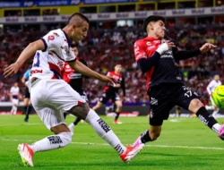 Drama Penalti Memukau! Chivas Balikkan Kekuatan Atlas dalam Clásico Tapatío 2-1