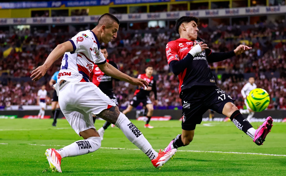 Drama Penalti Memukau! Chivas Balikkan Kekuatan Atlas dalam Clásico Tapatío 2-1