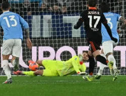 Edoardo Motta: Kiper 21 Tahun Lazio yang Tiba-tiba Jadi Andalan di Serie A
