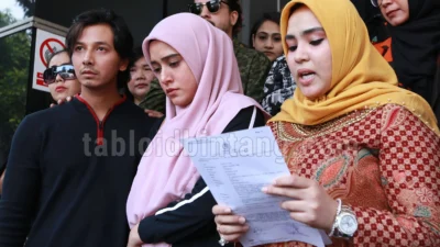 Fairuz A. Rafiq Heran Ikut Dihujat Usai Kakaknya Ditangkap KPK