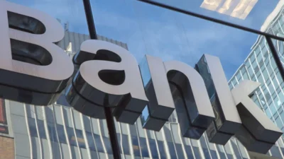 Fitch Turunkan Outlook Empat Bank BUMN Jadi Negatif, Isyarat Serius bagi Iklim Investasi Indonesia