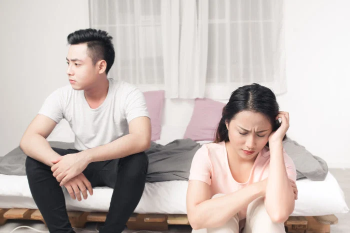 Gak Cuma Kebetulan, 6 Kebiasaan Keluarga yang Membuat Sulit Mempercayai Pasangan