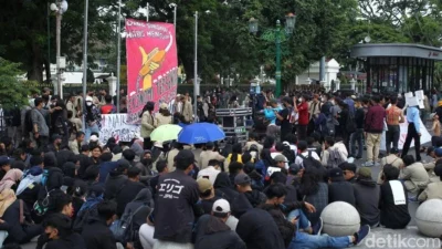 Gelar Aksi Damai di Kantor Walikota Palembang Front Aksi Rakyat Palembang Minta Walikota Palembang Evaluasi dan Copot Kasat Pol PP Kota Palembang Diduga Belum Maksimal Melaksanakan Perda Kota Palembang