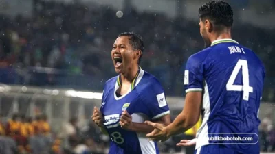 Gol Adam Alis Dibalas Penalti Peralta, Persib Jaga Jarak 4 Poin di Puncak Klasemen
