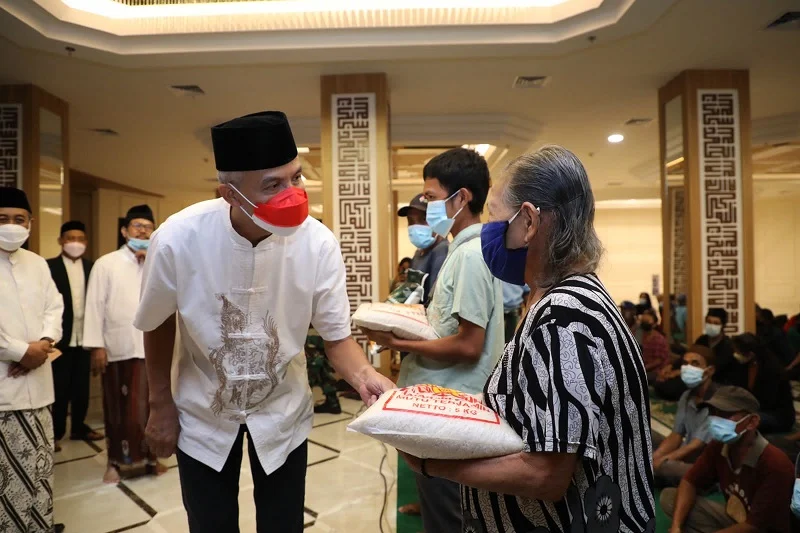 Gubernur Jateng Salurkan 4 Ton Zakat Fitrah, Atur Ulang Kebiasaan Lupa Bayar Pasca Idul Fitri