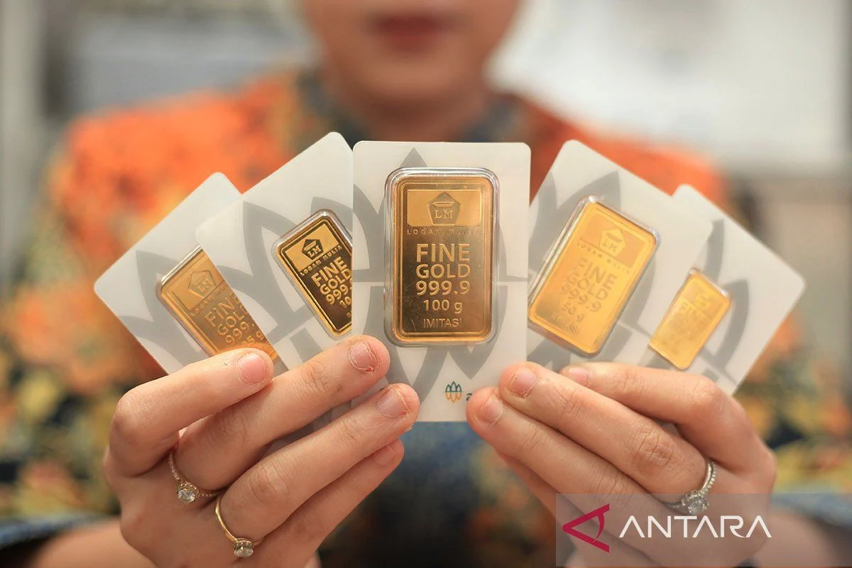 Harga Emas Antam Hari Ini Turun, Kembali ke Level Rp2 Jutaan per Gram