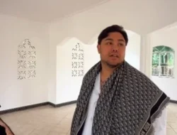 Haru! Ivan Gunawan Salat Idulfitri di Masjid yang Ia Bangun Sendiri