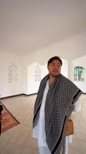 Haru! Ivan Gunawan Salat Idulfitri di Masjid yang Ia Bangun Sendiri