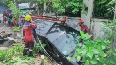 HR-V Terbalik di Darmokali Surabaya, Pengemudi Mengantuk Jadi Penyebab Utama
