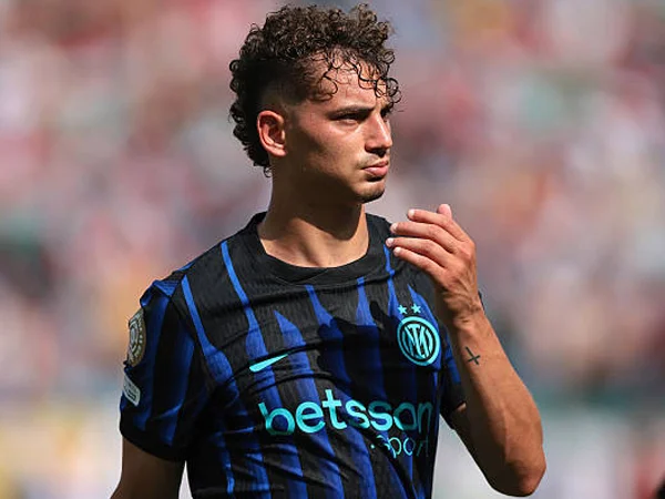 Ikuti Kata Hati, Esposito Pilih Bertahan di Inter Meski Ditaksir Arsenal