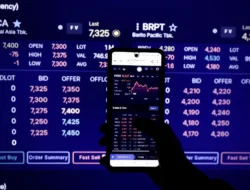 Indeks Bisnis-27 Menguat di Pembukaan, Saham ADMR, BBCA, AMRT Memimpin Sementara IHSG Turun