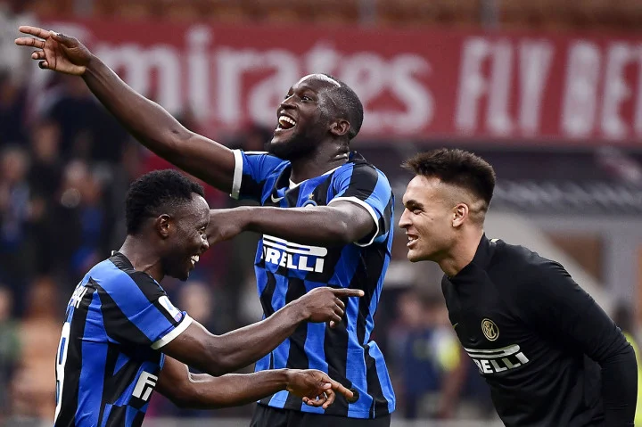 Inter Milan Kian Menggandakan Keunggulan, Dimarco dan Calhanoglu Bawa 2-0 atas Genoa