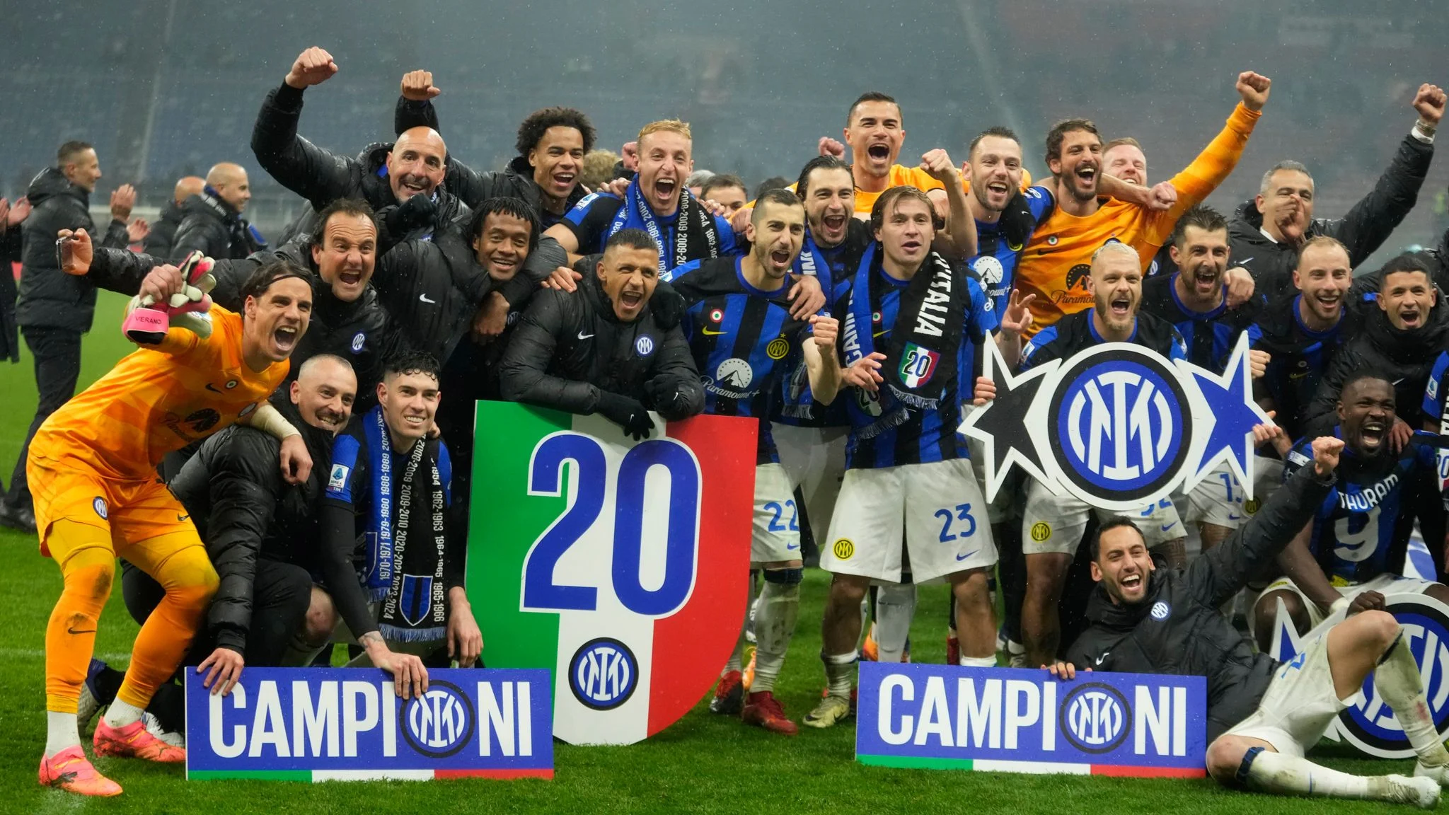 Inter Milan Memimpin Serie A dengan 13 Poin: Derby Milano dan Krisis Cremonese Jadi Sorotan Utama