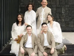 Intip Outfit Lebaran Keluarga Artis, Serasi dan Penuh Gaya!