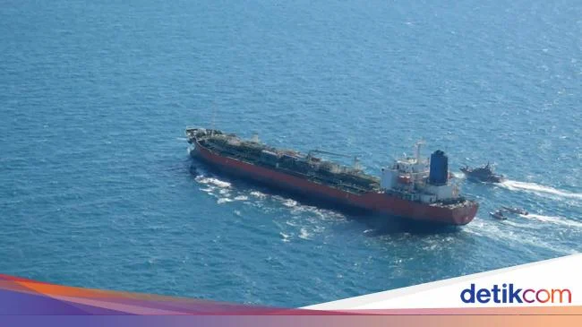 Iran Batasi Akses Selat Hormuz, 1.900 Kapal Terdampak