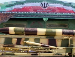 Iran Luncurkan Rudal Balistik ke Israel, Israel Klaim Hancurkan Bunker Ali Khamenei; Fakta di Balik Hoaks dan Serangan Tomahawk